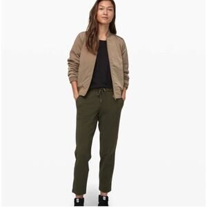 NEW Women's 8 Olive Green On The Fly Pant 7/8 Ankle Crop Medium Rise Athleasure